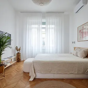 Asboth 225 Cozy Center Budapest
